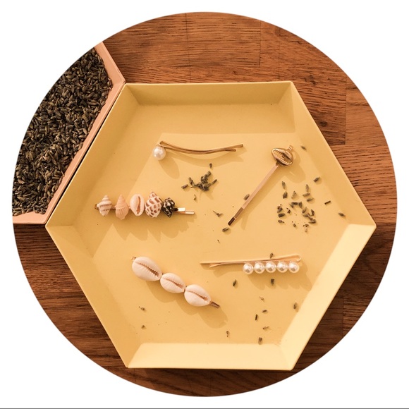 • NEW • 🐚 Shell Barette Set 🐚 • - Picture 8 of 8